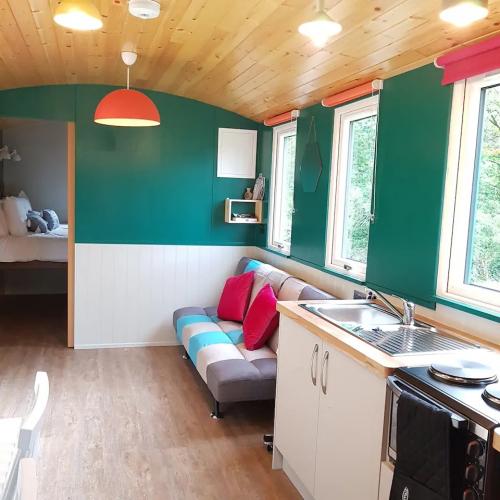 Dingle Way Glamping -Train Living Area