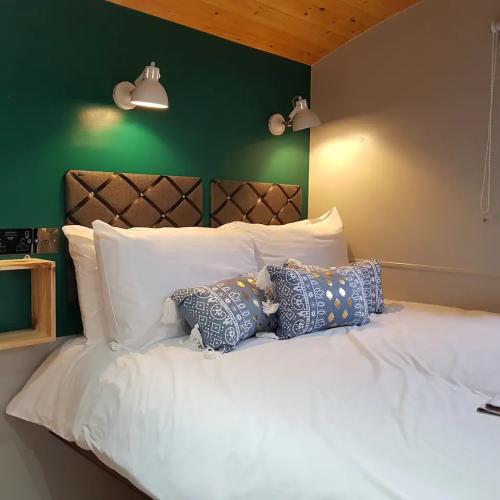 Dingle Way Glamping - Train Sleeping Area