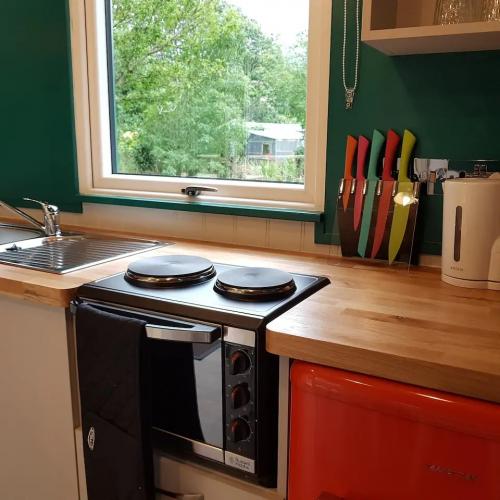 Dingle Way Glamping -Train Kitchen Area
