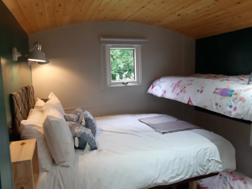 Dingle Way Glamping - Train Sleeping Area