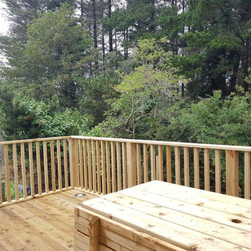 Dingle Way Glamping - Train Outdoor Area